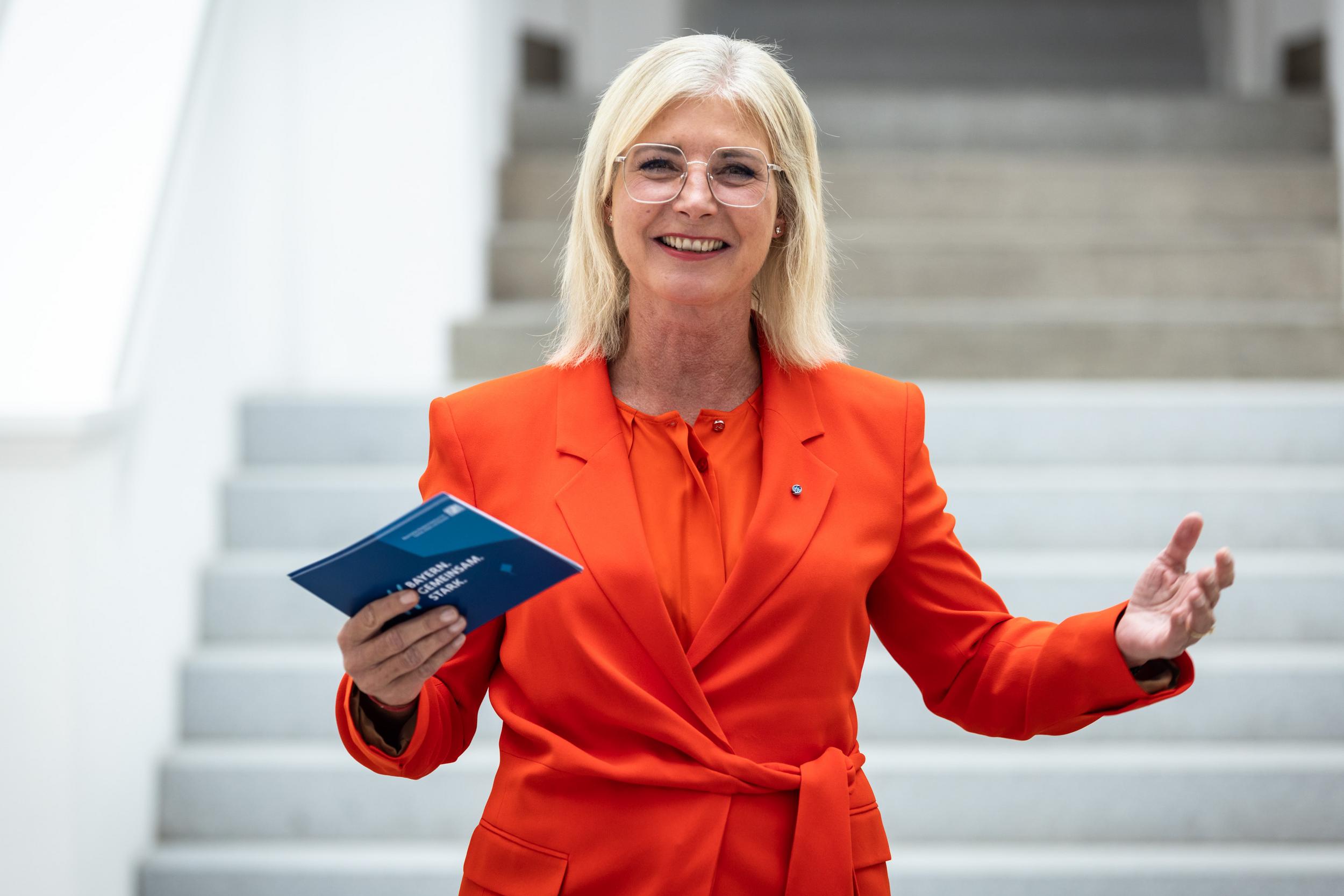 Staatsministerin Ulrike Scharf, Bayerisches Staatsministerium für Familie, Arbeit und Soziales